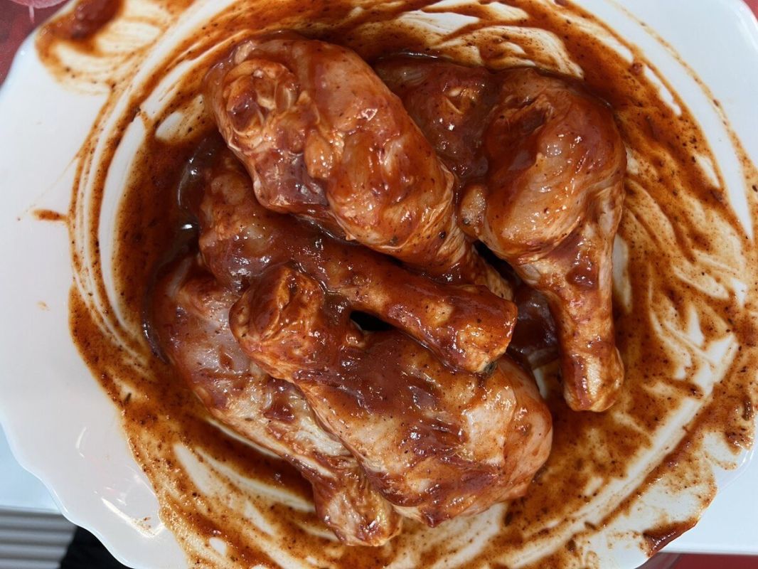 Нежные куриные голени в карамельном соусе: рецепт, который покорит ваши вкусовые рецепторы