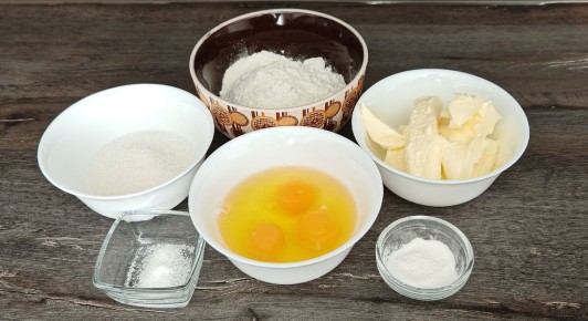 Нежный сметанный пирог с вишней: обретите новый любимый десерт