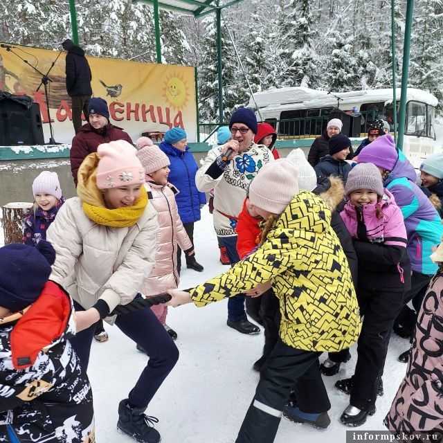 Пушкинские Горы приглашают на уникальную Масленицу с розовыми блинами