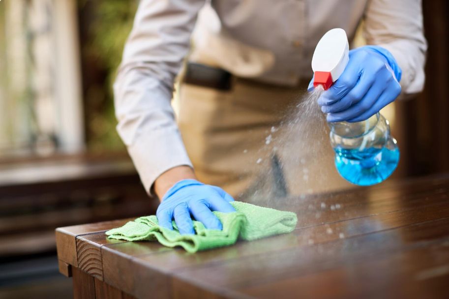 Как полиэтиленовый пакет поможет надолго избавиться от пыли в доме