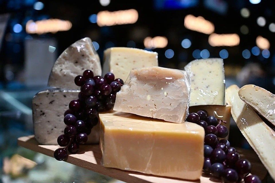 Сыры, которые нельзя пропустить на московской ярмарке