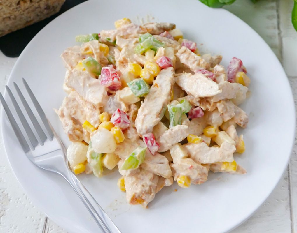 Нежные и аппетитные салаты с курицей для вашего стола