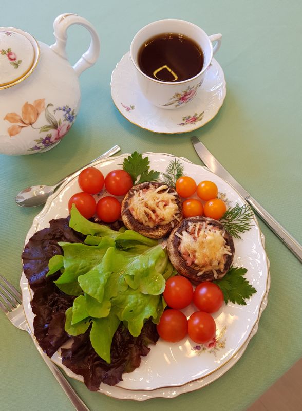 Удивительные шампиньоны, фаршированные ветчиной и сыром