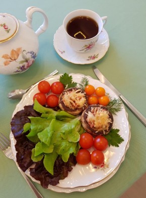 Удивительные шампиньоны, фаршированные ветчиной и сыром