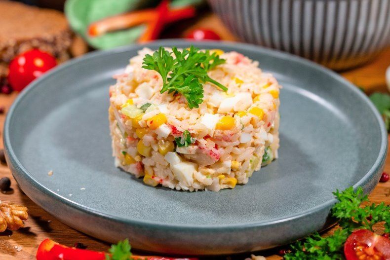 Новый взгляд на крабовый салат: рецепт от шеф-повара Григория Мосина