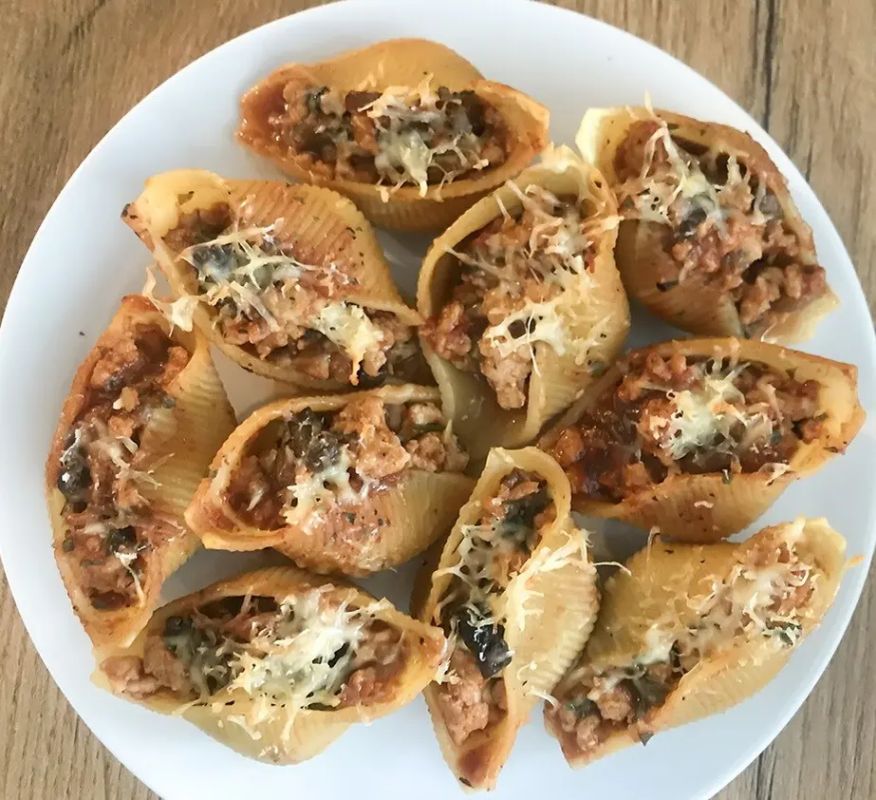 Вдохновение для ужина: запеченные макаронные ракушки с фаршем и грибами