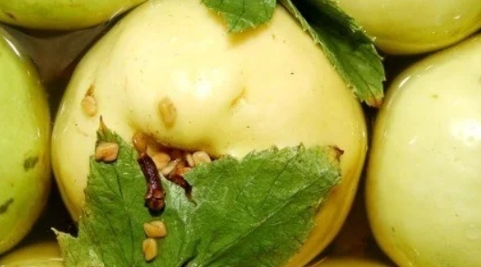 Моченые яблоки: идеальный зимний десерт для здоровья