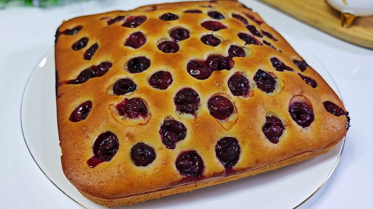 Насладитесь вишнёвым пирогом: простой и удивительно вкусный рецепт