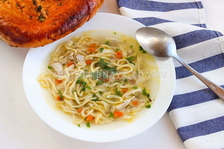Уютный куриный суп с домашней лапшой на каждый день