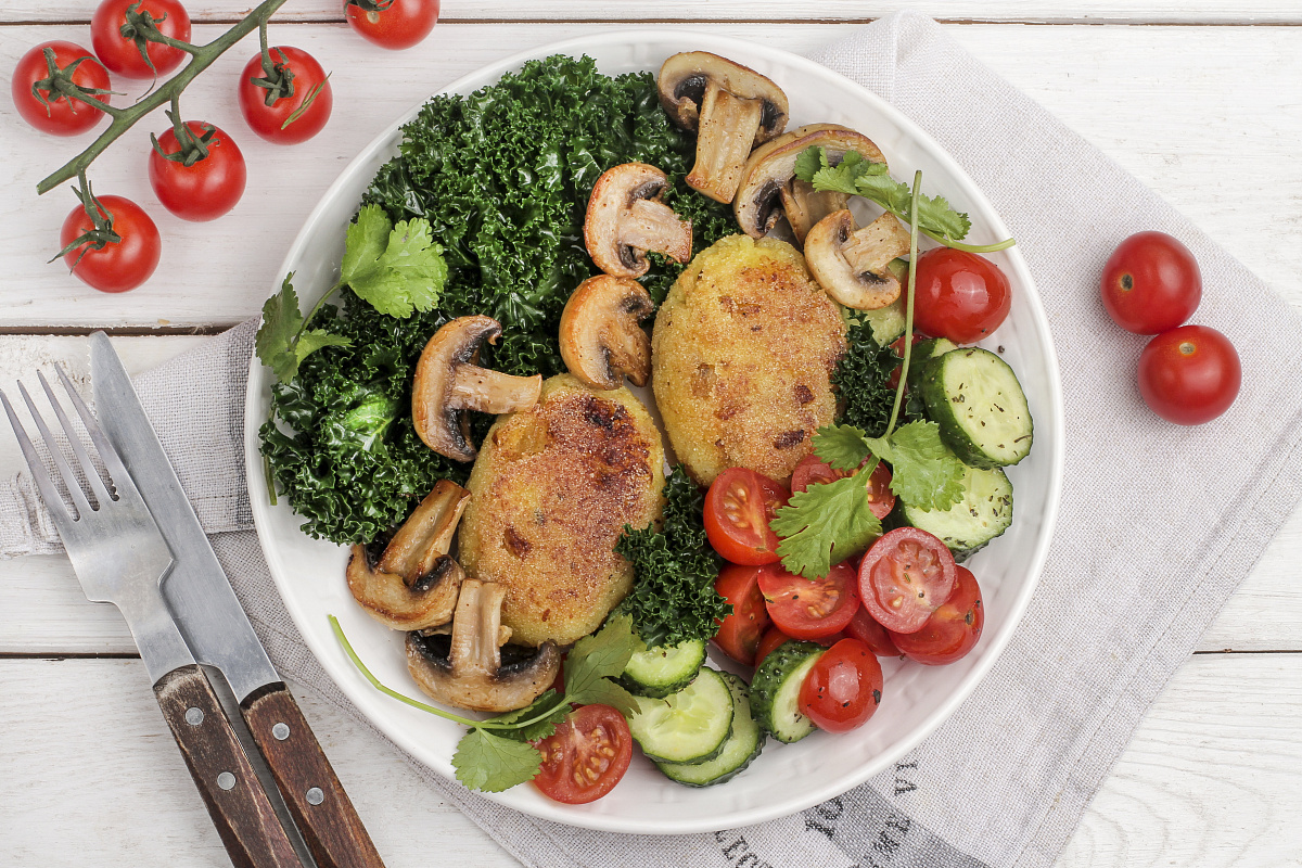 Кулинарный хит: картофельные шайбы с шампиньонами и кейлом