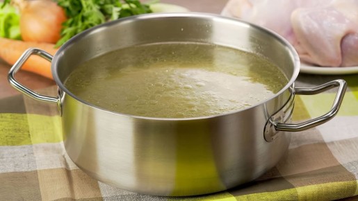 Как сварить вкусный и полезный куриный бульон для выздоровления