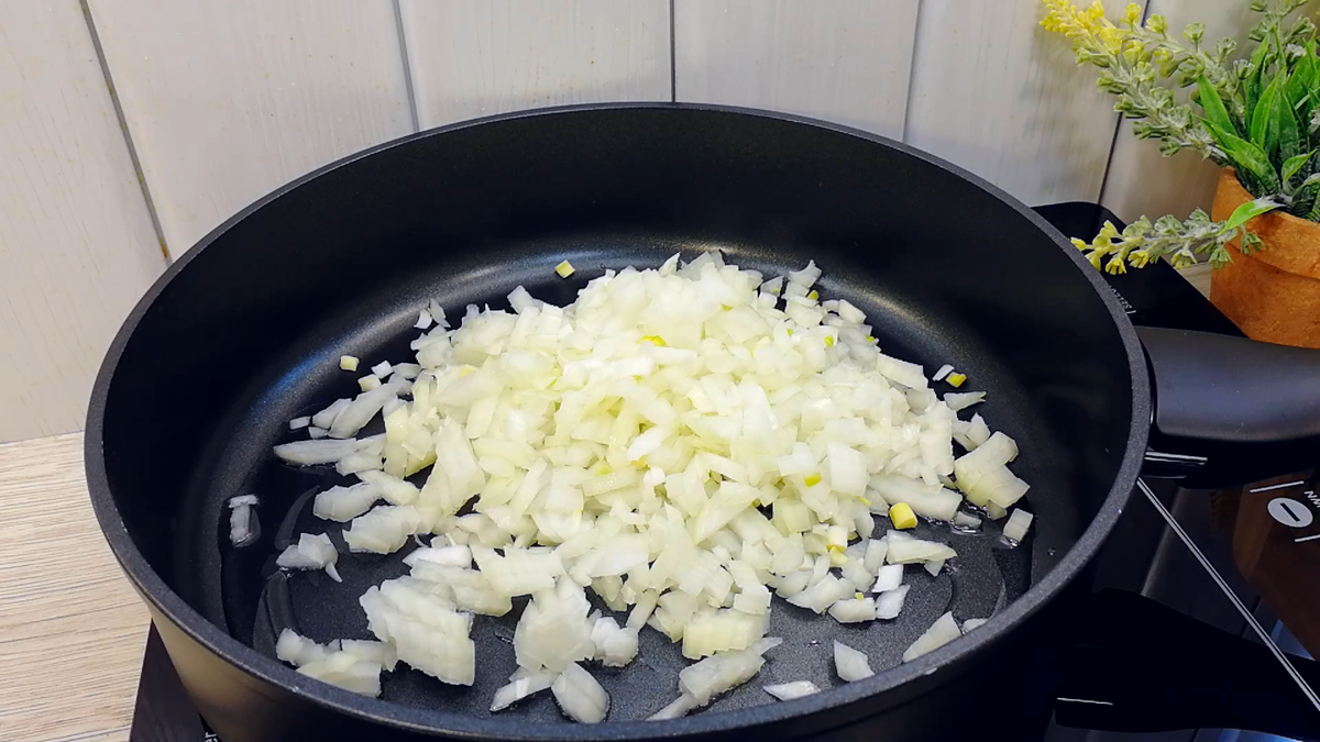 Пышная лепёшка "Катлама" с мясом – идеальное угощение к чаю