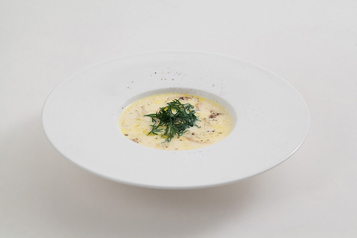 Сливочный суп с лисичками и пореем: легкость и вкус в каждом глотке