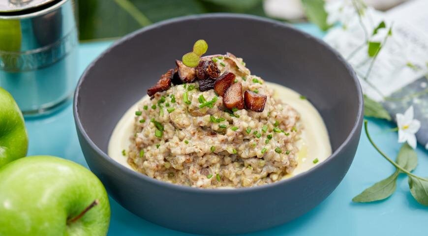 Новый взгляд на завтрак: гречотто из зелёной гречки с белыми грибами