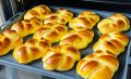 Секреты идеальных пуховых булочек с творогом: простой и вкусный рецепт