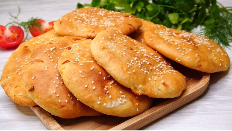 Яркие лепешки вместо хлеба: быстрый и вкусный рецепт