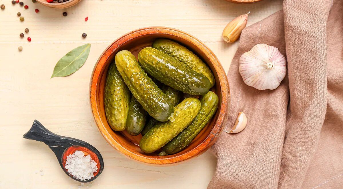 Пряные огурцы с водкой: идеальная закуска для летних застолий