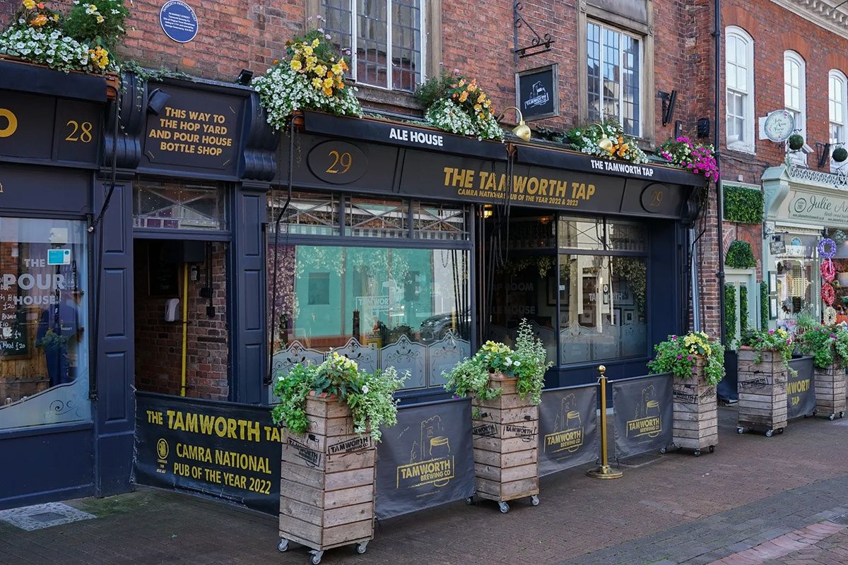 Паб XVI века в Стаффордшире снова признан лучшим в Великобритании