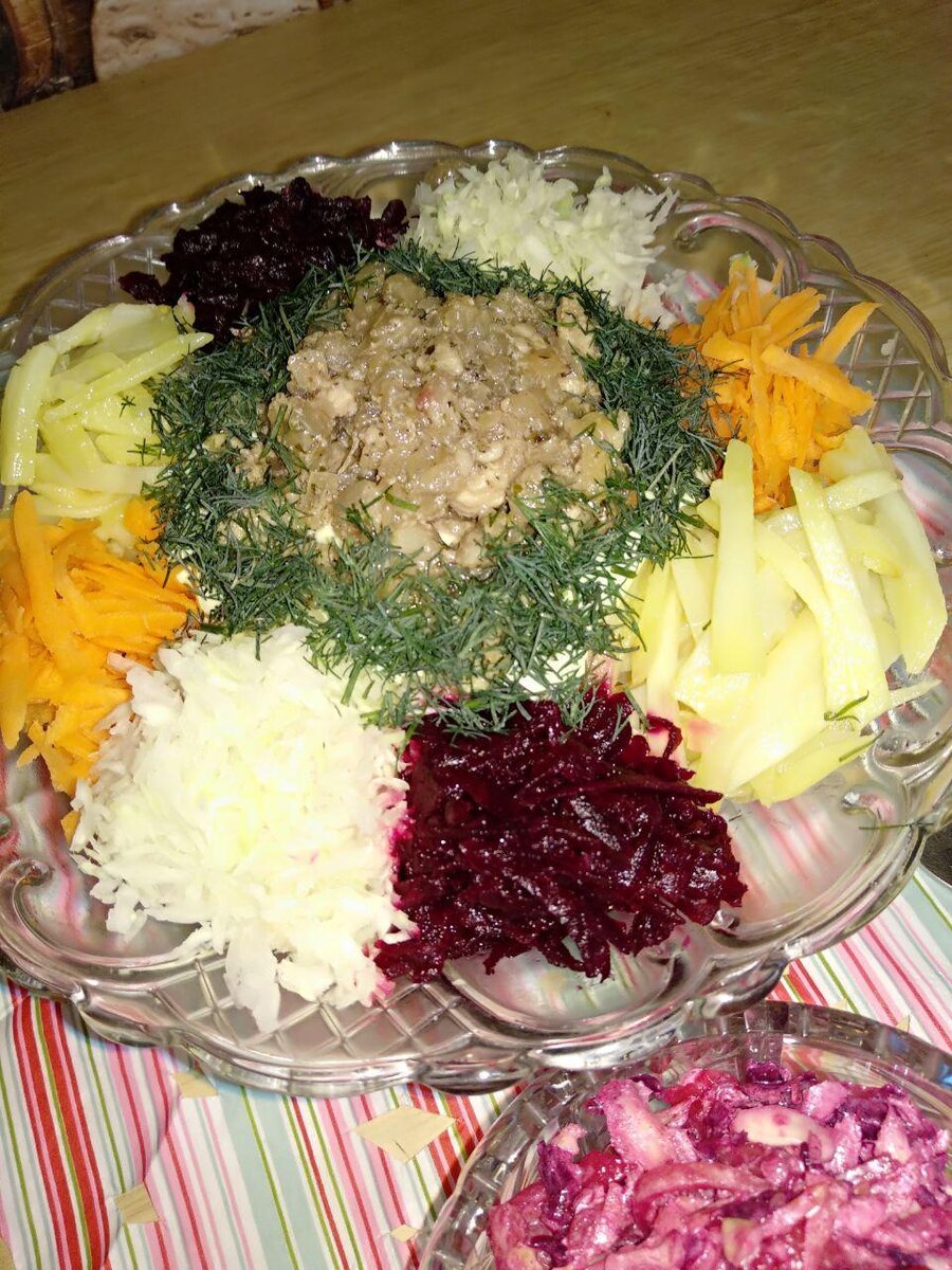 Нежный мясной салат, который влюбляет с первого укуса