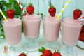 Клубничный молочный коктейль с бананом и мороженым