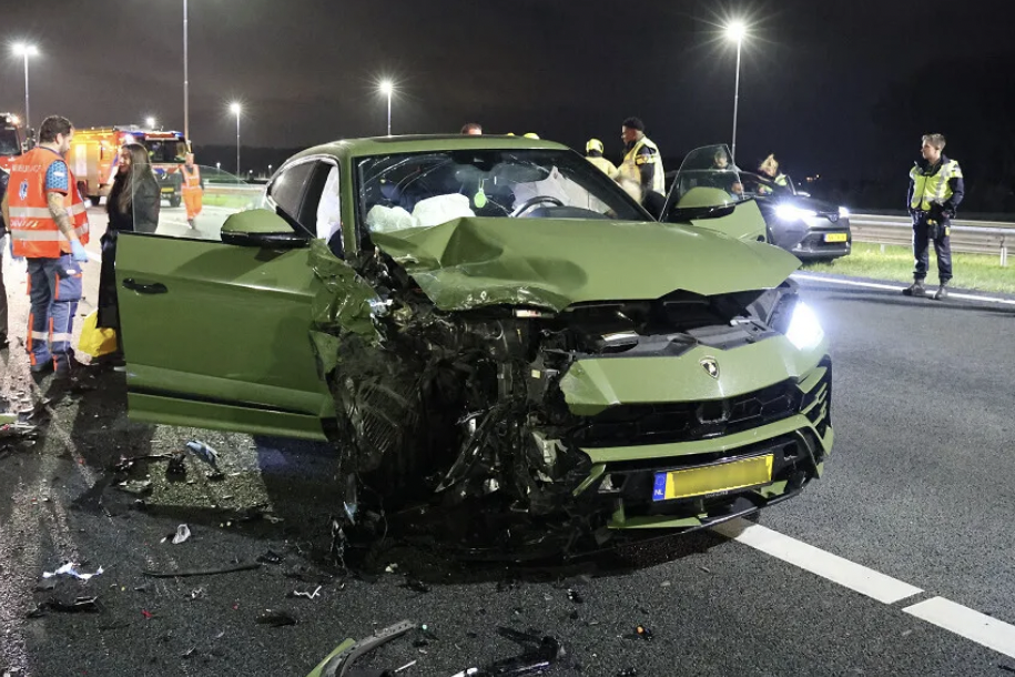Футболист Эльеро Элиа попал в аварию на Lamborghini Urus