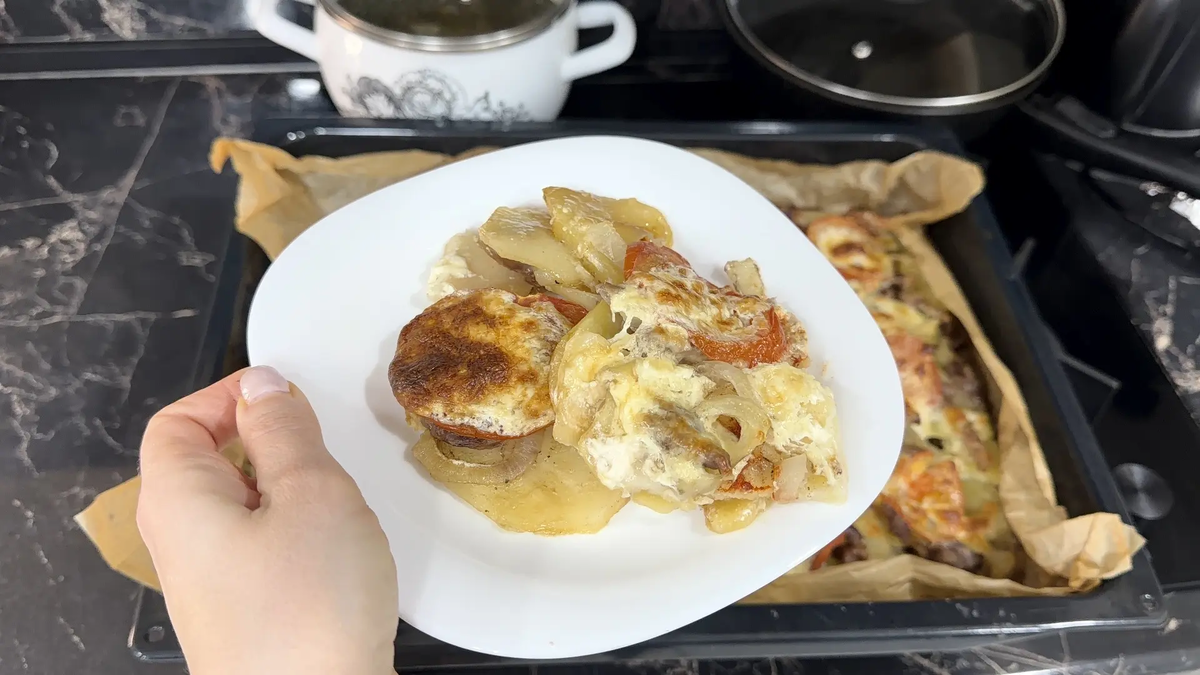 Сытное блюдо для семьи: картофель с мясом по-французски