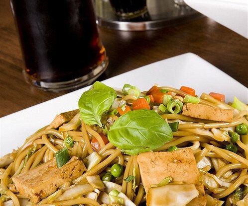 Пикантные овощи с тофу и лапшой: идеальный вкус на каждом укусе