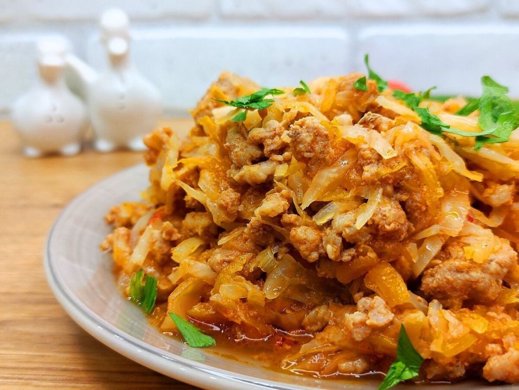 Вкусные традиции: как приготовить капусту по-болоньезе на Новый год