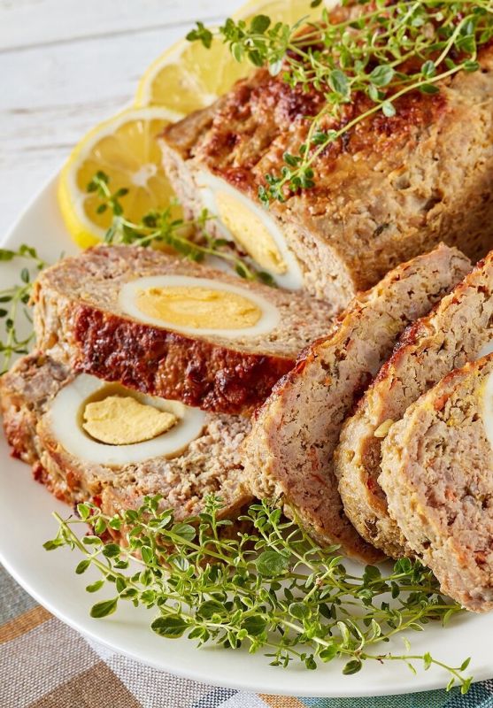 Кулинарный шедевр: мясной рулет с яйцом и грибами