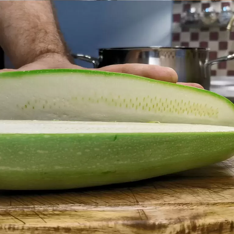 Охладите себя: два освежающих супа на лето, которые заменят окрошку