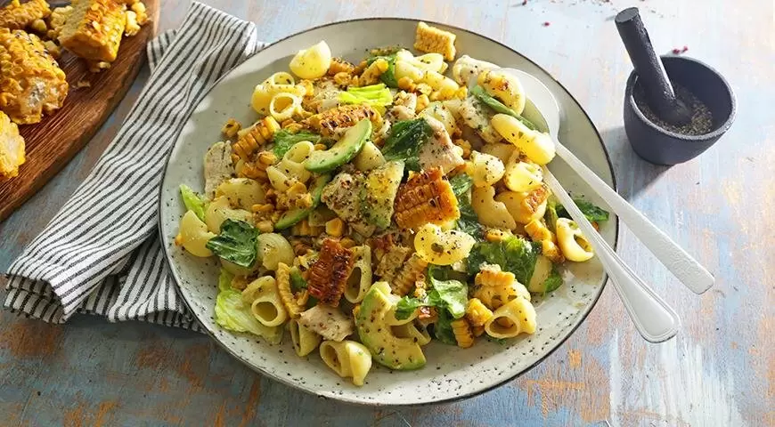 Изящный салат с пастой, курицей и песто: идеальный выбор для обеда