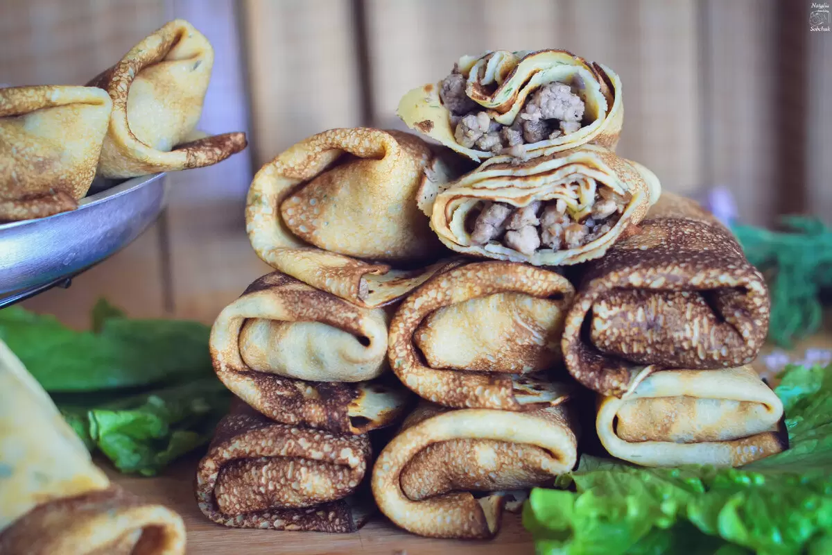 Картофельные блины с мясом и зеленью