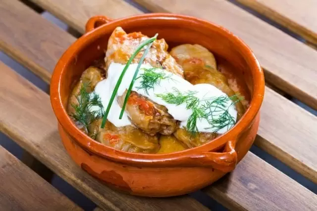 Голубцы в духовке в горшочке