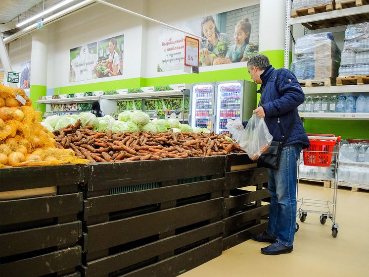 Импорт и курс влияют на стоимость овощей, объясняет эксперт