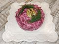 Салат из свеклы с сыром и чесноком — яркое украшение вашего стола